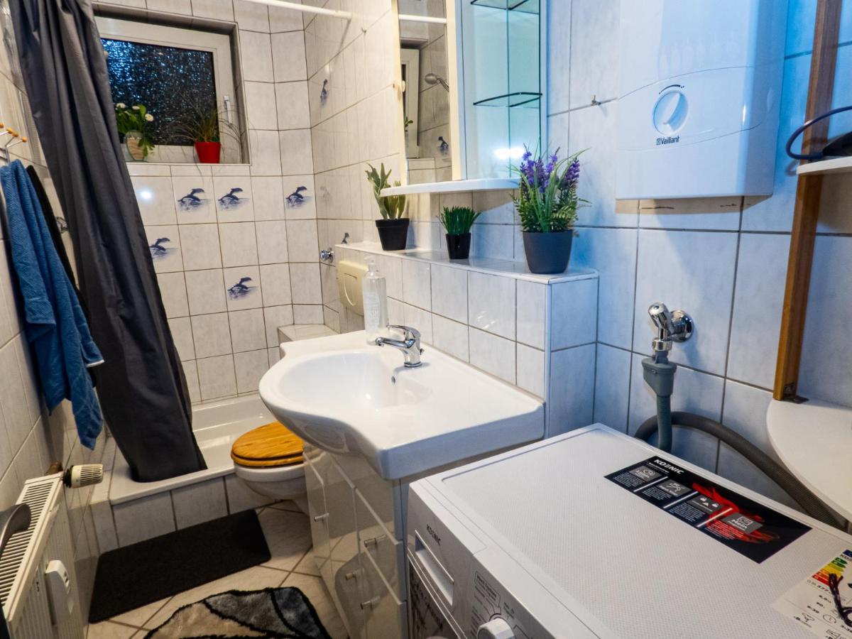 #121 Grosse, Gemuetliche Wohnung In Remscheid-City Esterno foto